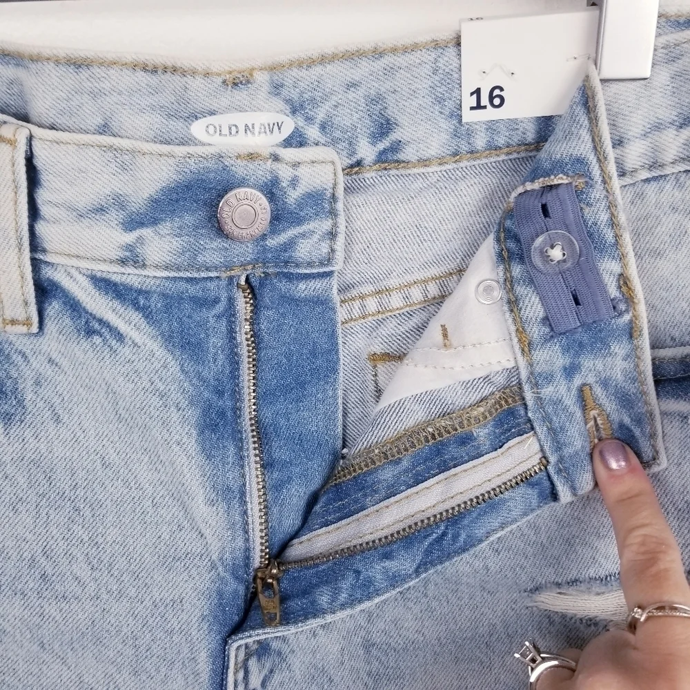Old Navy Boy's Distressed Light Wash Denim Jean Shorts NWT